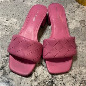 Marc Fisher NWOB Marc Fisher Fuchsia Pink Mules & Clogs Size 7